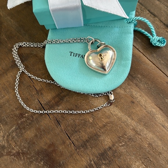 Tiffany sterling & 18kt heart padlock & key pendant necklace - Picture 4 of 7